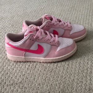 Nike Kids Sneakers in Pink and White